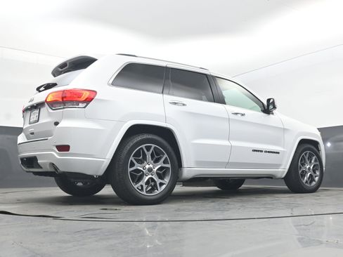 Used 2020 Jeep Grand Cherokee Overland AWD/4WD image 23