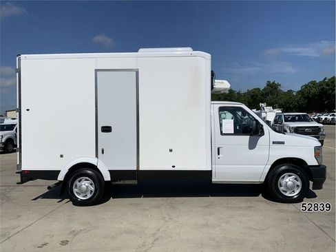Used 2023 Ford E-350 and Econoline 350 Super Duty w/ Power Windows & Locks Group RWD image 5