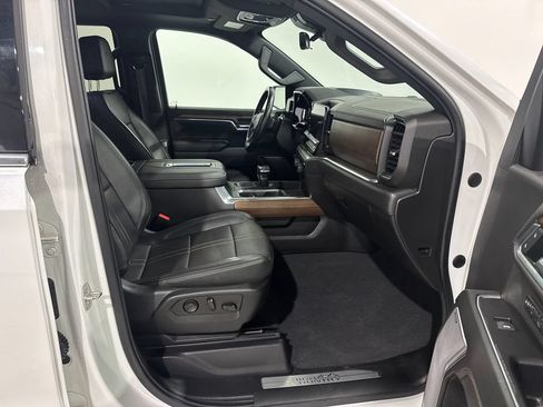 Used 2022 Chevrolet Silverado 1500 High Country w/ High Country Premium Package AWD/4WD image 22