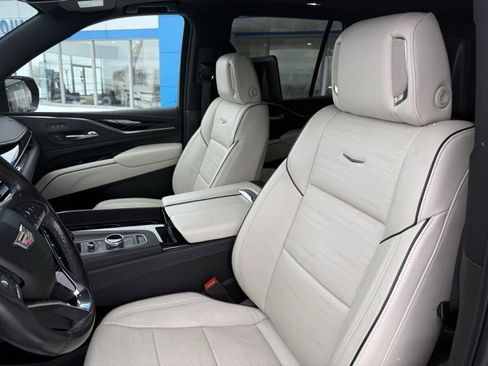 Used 2021 Cadillac Escalade Sport w/ Driver Assist Tech Package image 17