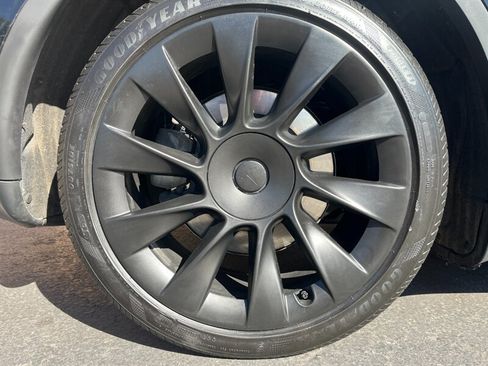 Used 2022 Tesla Model Y Long Range AWD/4WD image 36