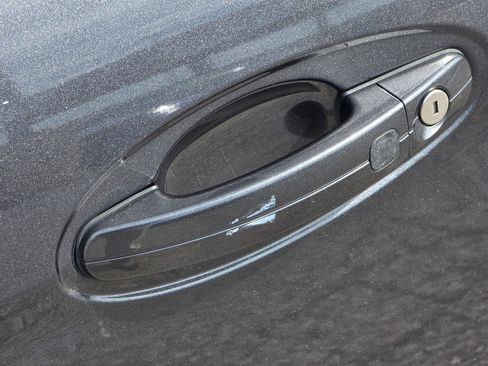 Used 2018 Ford C-MAX Titanium FWD image 39