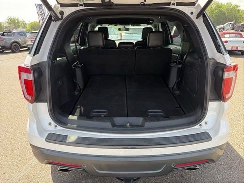 Used 2018 Ford Explorer XLT w/ Equipment Group 202A AWD/4WD image 7