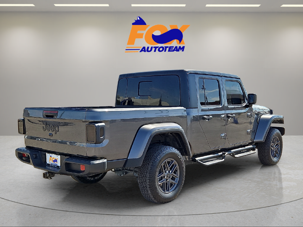 Used 2024 Jeep Gladiator Sport AWD/4WD image 4