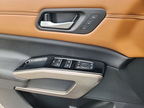 Certified 2024 Nissan Pathfinder Platinum AWD/4WD image 6