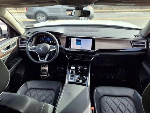 Used 2025 Volkswagen Atlas SEL Premium R-Line image 10