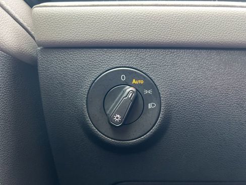 Used 2024 Volkswagen Taos SE image 15