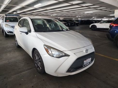 Used 2020 Toyota Yaris LE image 1