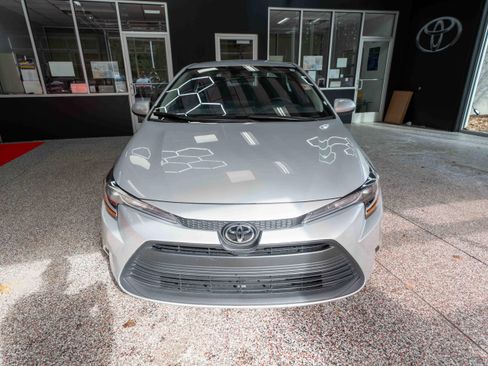 Used 2025 Toyota Corolla LE image 6