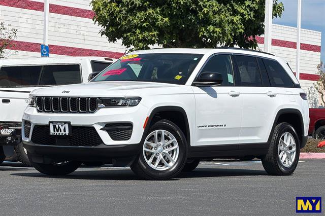 Used 2024 Jeep Grand Cherokee Laredo X RWD image 8
