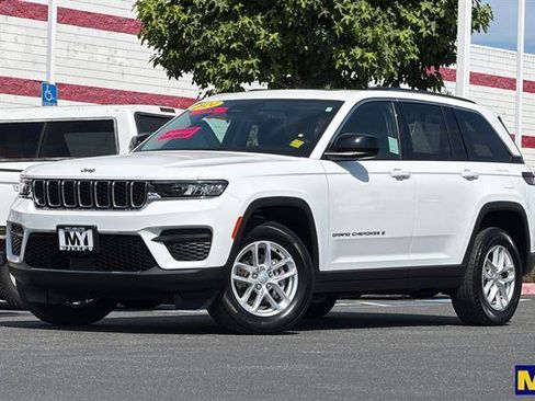 Used 2024 Jeep Grand Cherokee Laredo X RWD image 8