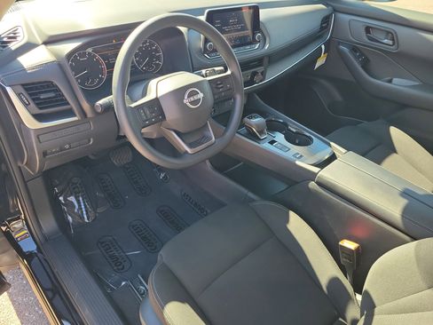 Used 2025 Nissan Rogue S image 20