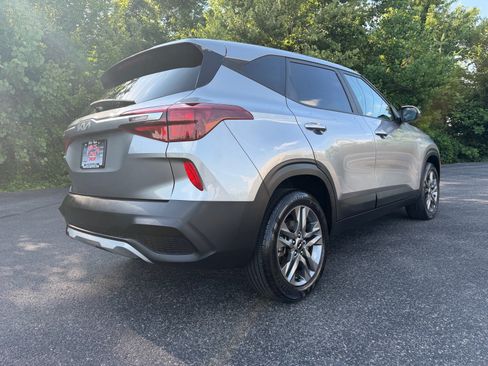 Used 2023 Kia Seltos LX AWD/4WD image 15