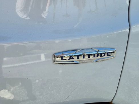 Used 2018 Jeep Renegade Latitude image 12