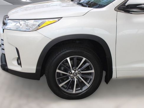 Used 2018 Toyota Highlander XLE image 18