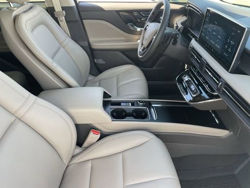 Used 2024 Lincoln Corsair FWD w/ Rear Removable Package Tray image 11