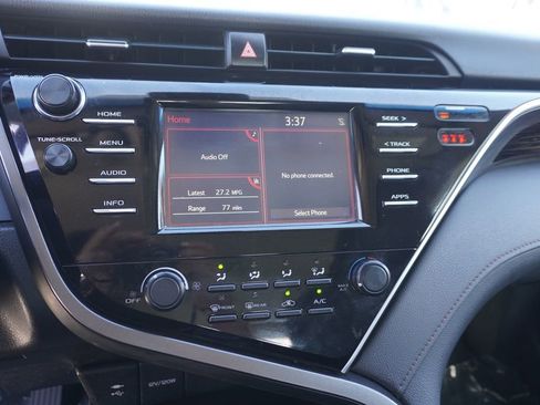 Certified 2018 Toyota Camry LE FWD image 11