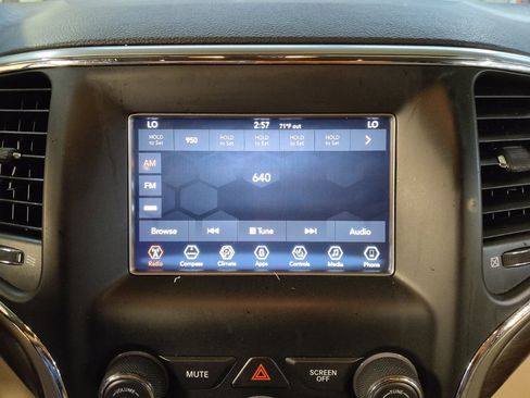 Used 2018 Jeep Grand Cherokee Laredo RWD image 25