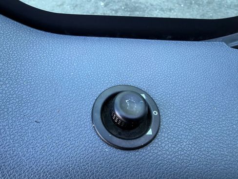 Used 2010 Ford Transit Connect XLT image 26