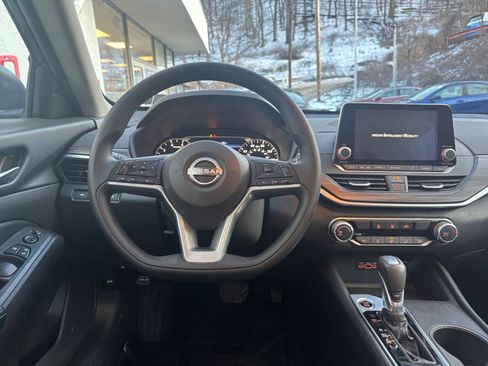 Used 2025 Nissan Altima 2.5 SV image 35