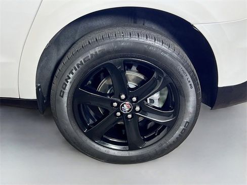 Used 2023 Buick Enclave Essence w/ Sport Touring Edition image 25