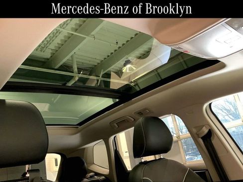 Used 2023 Volkswagen Taos SE w/ Panoramic Sunroof Package image 13