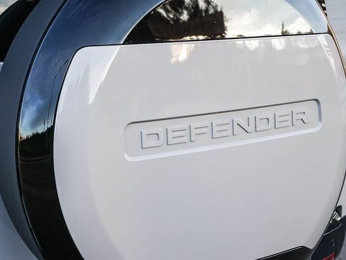 New 2026 Land Rover Defender 130 X-Dynamic SE image 12