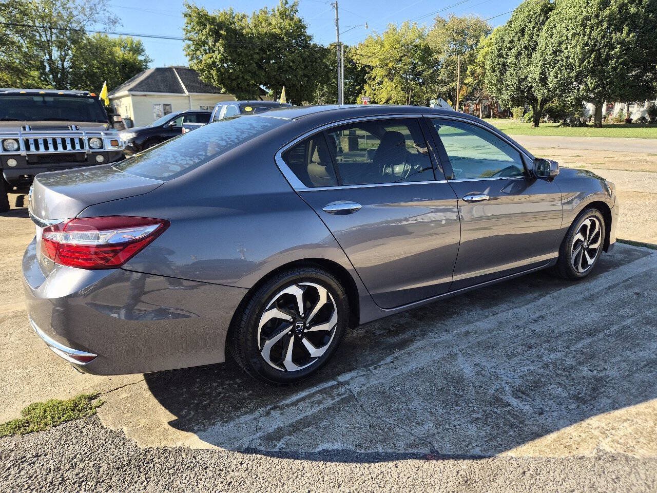 Used 2017 Honda Accord EX-L image 7