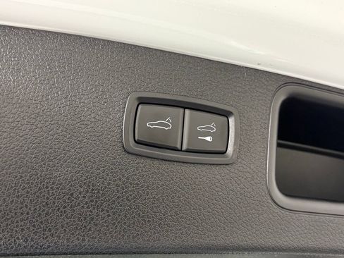 Used 2018 Porsche Macan AWD/4WD image 46