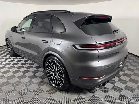 Used 2026 Porsche Cayenne Turbo AWD/4WD image 3