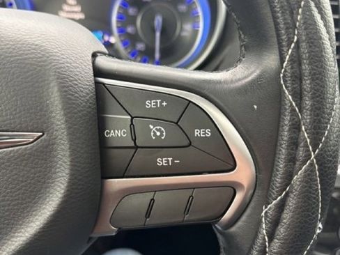 Used 2016 Chrysler 300 Limited image 13