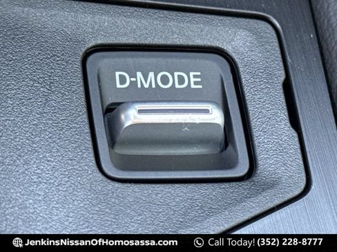 Certified 2025 Nissan Kicks SR FWD image 31