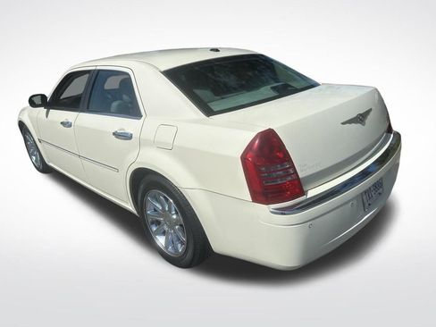 Used 2006 Chrysler 300 C w/ Navigation & Sound Group II RWD image 39