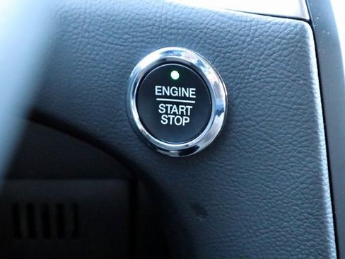 Used 2024 Ford Edge Titanium image 7