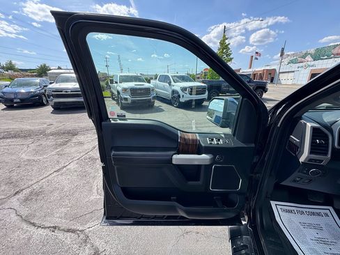 Used 2018 Ford F150 Lariat w/ Equipment Group 502A Luxury AWD/4WD image 11