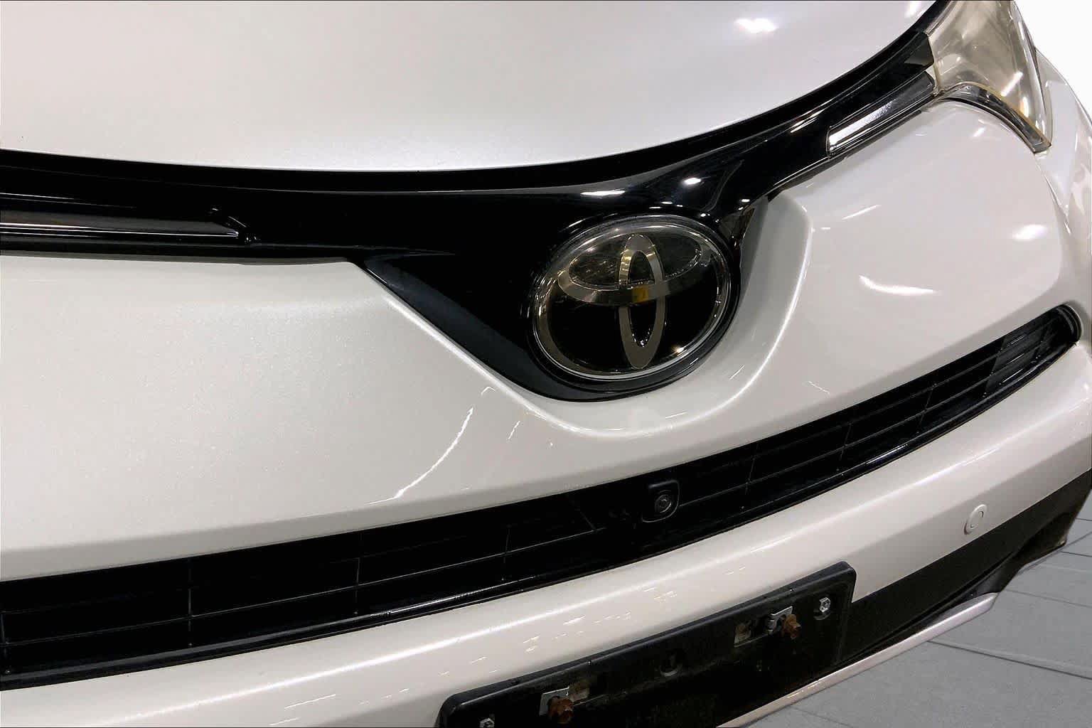 Used 2016 Toyota RAV4 Limited w/ Advanced Technology Package AWD/4WD image 30