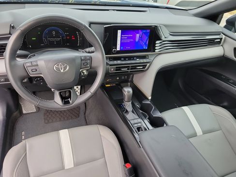 Certified 2025 Toyota Camry SE w/ Convenience Package image 18