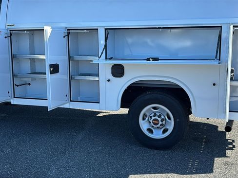 New 2025 GMC Savana 3500 w/ Power Convenience Package image 28