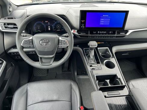 Certified 2025 Toyota Sienna XLE Woodland Edition AWD/4WD image 20