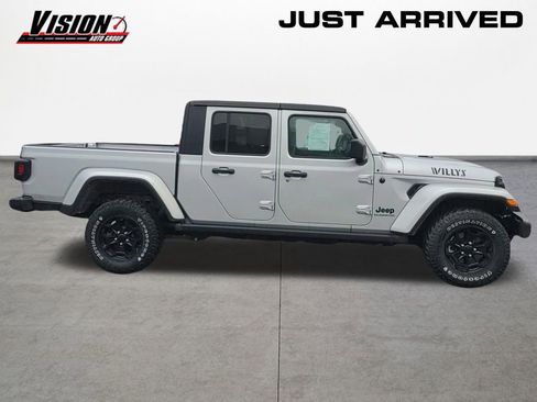 Used 2022 Jeep Gladiator Willys image 4