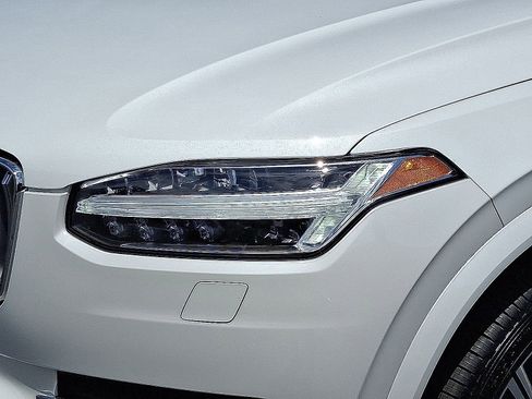 Used 2024 Volvo XC90 B6 Plus w/ Protection Package image 9
