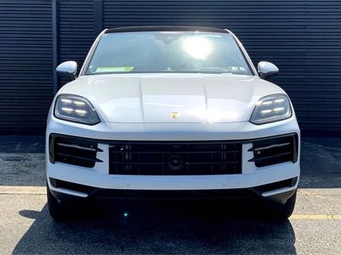 New 2025 Porsche Cayenne E-Hybrid Coupe image 13