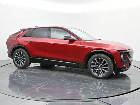 New 2025 Cadillac Lyriq Sport image 7