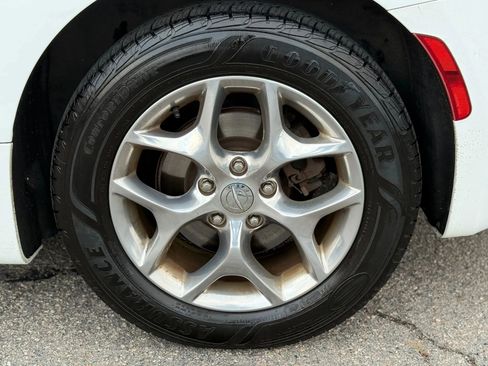 Used 2018 Chrysler Pacifica Limited image 48