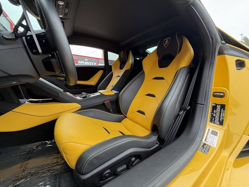 Used 2021 Lamborghini Huracan EVO image 17