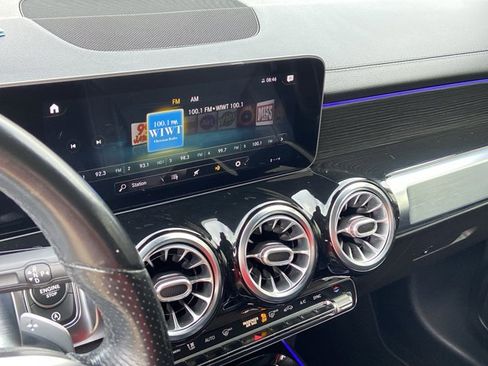 Used 2021 Mercedes-Benz GLB 250 4MATIC image 37