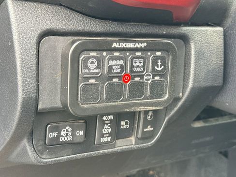 Used 2019 Toyota Tacoma TRD Off-Road AWD/4WD image 8