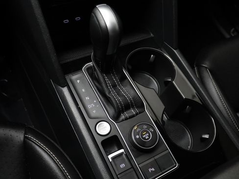 Certified 2022 Volkswagen Atlas SE image 11