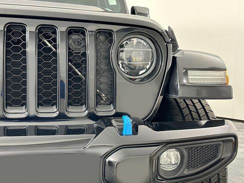 Used 2021 Jeep Wrangler Unlimited Sahara image 6