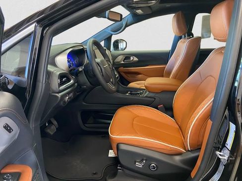 New 2026 Chrysler Pacifica Pinnacle w/ Trailer Tow Group image 10